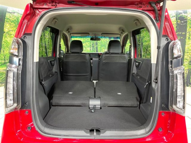 ���i�̂���������ʋ΁A���}���ɏ\���ȉ׎��X�y�[�X���m�ۂ��Ă���܂��B�Z�J���h�V�[�g��|���ƁA�傫�ȉו��̐ύڂ��\�ł���