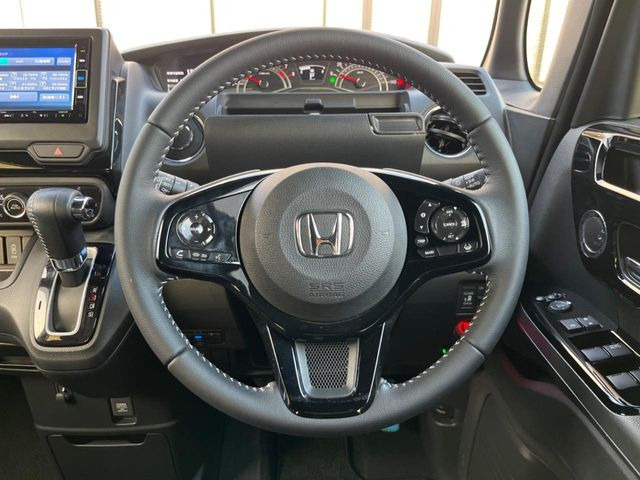 �y�����v�����X�e�A�����O�z�㎿�Ȋv���g�p���邱�ƂŁA��ɂ����������݂ƂĂ��^�]���₷���n���h���ł���