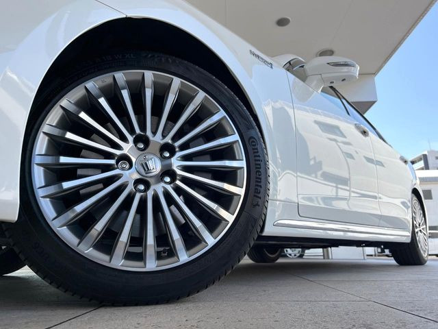 �y����18�C���`�A���~�z�C�[���z�O�ςɃ}�b�`���������A���~�z�C�[���𑕒����Ă���܂��B�e��ЊO�A���~�z�C�[����A�X�^�b�h���X�^�C�����戵�����Ă���܂��B���񂲑��k����������