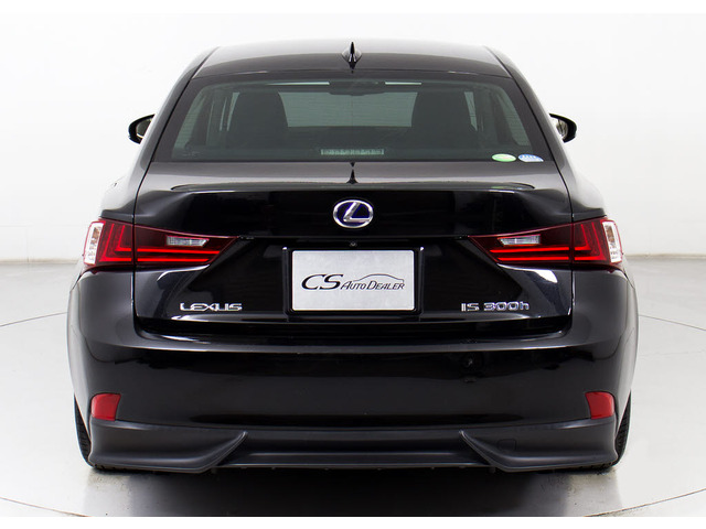 純正マルチ連動型のカラーバックモニター搭載。ギアをバックに入れると自動的に切り替わる優れものです。鮮明なカメラ画像にて車庫入れをサポートしてくれます。これで車庫入れも安心ですね。