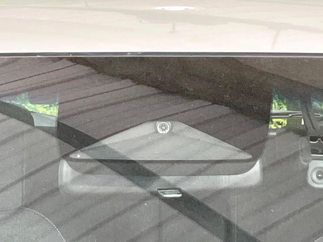 �y�z���_�Z���V���O�z���s���ɑO���̎ԗ�����F�����A�Փ˂������Ȏ��͌x��ƃu���[�L�ŏՓˉ���Ɣ�Q�y�����A�V�X�g�B�����S�Ƀh���C�u�����y���݂��������܂��B