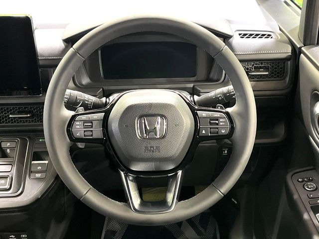 �y�����v�����X�e�A�����O�z�㎿�Ȋv���g�p���邱�ƂŁA��ɂ����������݂ƂĂ��^�]���₷���n���h���ł���