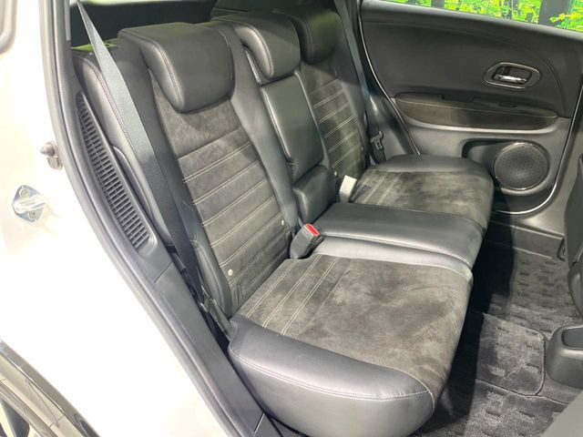 後部座席も気になるようなキズ・汚れやへたり等、大きなダメージはなく、良好な状態です。