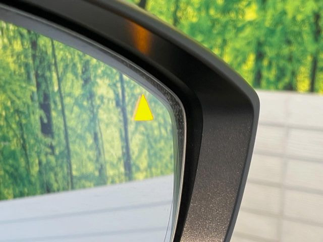 �y�u���C���h�X�|�b�g���j�^�����O�z���s���A�h�A�~���[�̎��p�ɂȂ�₷���ӏ��Ɍ㑱�Ԃ��ڋ߂���ƃT�C�h�~���[�t�߂Ɍx����\���A�h���C�o�[�ɒ��ӊ��N�����Ă���܂��B