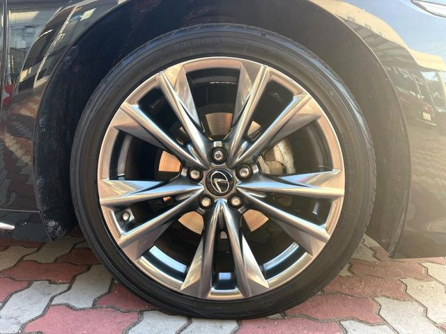 �y����19�C���`�A���~�z�C�[���z�O�ςɃ}�b�`���������A���~�z�C�[���𑕒����Ă���܂��B�e��ЊO�A���~�z�C�[����A�X�^�b�h���X�^�C�����戵�����Ă���܂��B���񂲑��k����������