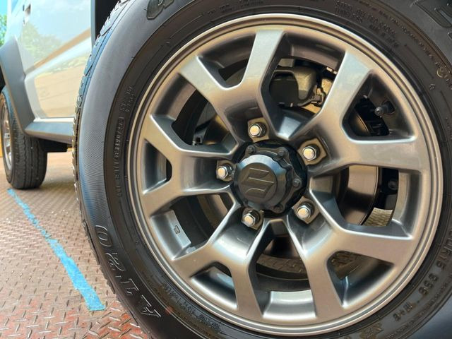 �y����15�C���`�A���~�z�C�[���z�O�ςɃ}�b�`���������A���~�z�C�[���𑕒����Ă���܂��B�e��ЊO�A���~�z�C�[����A�X�^�b�h���X�^�C�����戵�����Ă���܂��B���񂲑��k����������