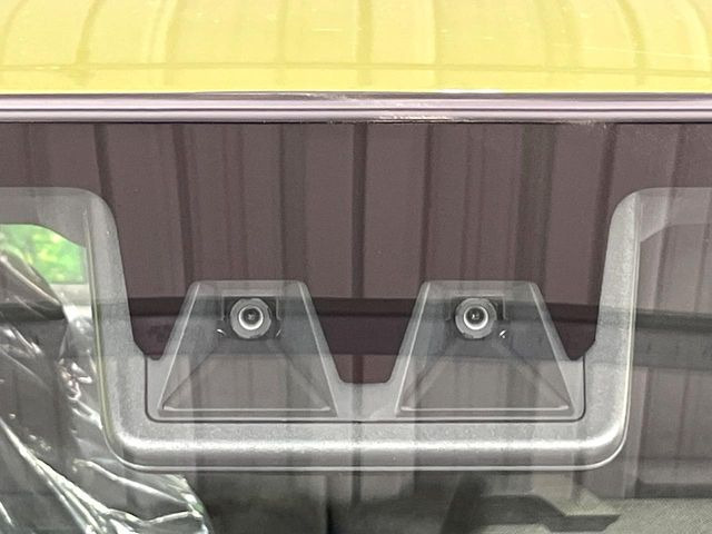 【スマートアシスト】走行中に前方の車両等を認識し、衝突しそうな時は警報とブレーキで衝突回避と被害軽減をアシスト。より安全にドライブをお楽しみいただけます。