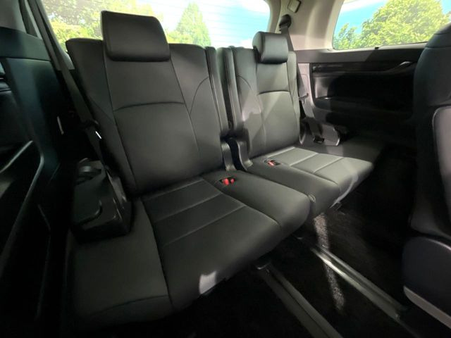 3列目シートはもちろん状態良好☆大人でもゆったりと座って頂けますので、大人数でのお出かけもラクラクです♪ご家族で、気の知れた仲間で、ドライブに行くのが楽しみですね♪