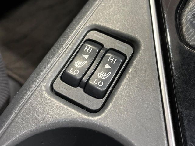 【シートヒーター】寒い日に重宝するシートヒーター!エアコンより早く温まってくれるので寒がりの人も安心ですね♪エアコンの温風は乾燥するから苦手、という方にもをおすすめです。