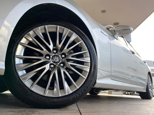 �y����18�C���`�A���~�z�C�[���z�O�ςɃ}�b�`���������A���~�z�C�[���𑕒����Ă���܂��B�e��ЊO�A���~�z�C�[����A�X�^�b�h���X�^�C�����戵�����Ă���܂��B���񂲑��k����������