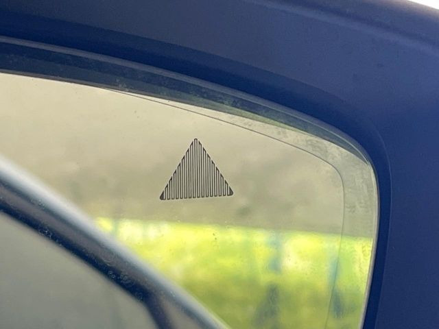 �y�u���C���h�X�|�b�g���j�^�����O�z���s���A�h�A�~���[�̎��p�ɂȂ�₷���ӏ��Ɍ㑱�Ԃ��ڋ߂���ƃT�C�h�~���[�t�߂Ɍx����\���A�h���C�o�[�ɒ��ӊ��N�����Ă���܂��B