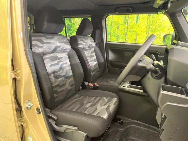 運転席シート廻りは使用感も少なく、良好な状態となっています。丁寧に使われていたことがよくわかりますね。