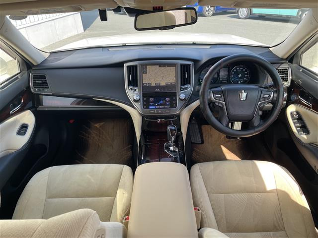 クラウンハイブリッド 2.5 ロイヤルサルーン