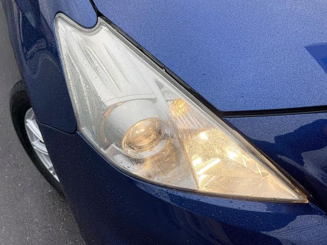 【HIDヘッドライト】非常に明るく前方を照らしてくれるので、悪天候や夜間の走行時も視界良好で安心してお乗りいただけます。