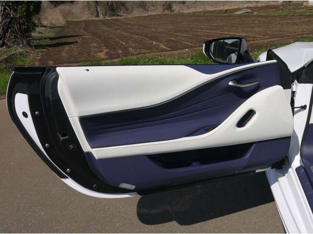 �h�A�g�������������ꂽ�f�U�C���A�Ƃɂ�����ʃs�[�v���ɂ͎肪�o�Ȃ��Ԃł��傤�ˁ[�[