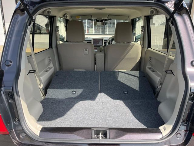 ���i�̂���������ʋ΁A���}���ɏ\���ȉ׎��X�y�[�X���m�ۂ��Ă���܂��B�Z�J���h�V�[�g��|���ƁA�傫�ȉו��̐ύڂ��\�ł���