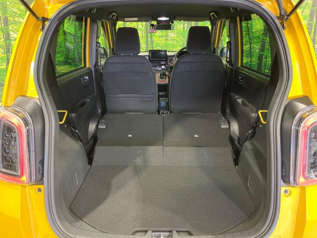 後席を格納すると、これだけの広さが!シーンに合わせたシートアレンジで、大きな荷物も積むことが出来ます♪