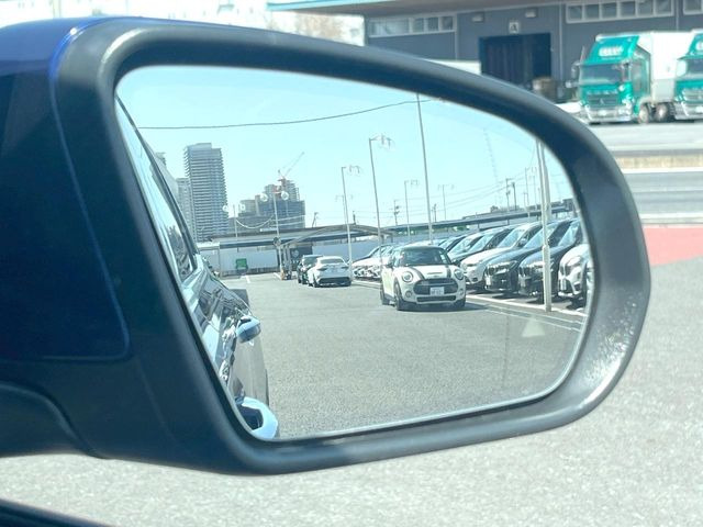 ���u���C���h�A�V�X�g�Z���T�[:���p����̎Ԃ����m���A�h���C�o�[���Ԑ��ύX���s���ۂɁA�x�����Ƌ��ɒ��ӂ𑣂��Ă������S�x���@�\�ł�!