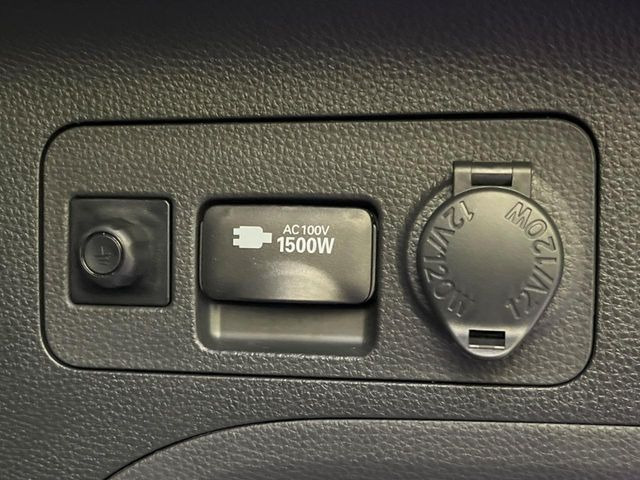 �y�A�N�Z�T���[�R���Z���g�z�L�����v��X�|�[�c�A�A�E�g�h�A�ł̃A�N�e�B�r�e�B�͂������A�ЊQ�E��d�̍ۂɏ����ɂ��Ȃ�AC100V�R���Z���g�𑕔���P�[�^�C��^�u���b�g�A�Q�[���@��̏[�d�ɂ���