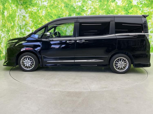 ヴォクシー1.8 ハイブリッド ZS 煌III