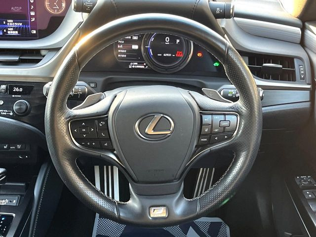 �y�����v�����X�e�A�����O�z�㎿�Ȋv���g�p���邱�ƂŁA��ɂ����������݂ƂĂ��^�]���₷���n���h���ł���