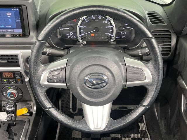 �y�����v�����X�e�A�����O�z�㎿�Ȋv���g�p���邱�ƂŁA��ɂ����������݂ƂĂ��^�]���₷���n���h���ł���