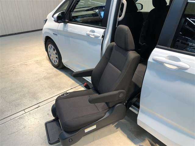 フリード1.5 ハイブリッド G ホンダセンシング サイドリフトアップシート