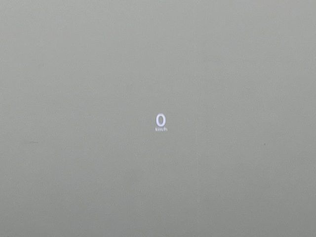 �y�J���[�w�b�h�A�b�v�f�B�X�v���C�z���݂̑��x�⑖�s�����f�W�^���\���ŉ^�]�ȑO���̃K���X�ɓ��e!�J���[�t���Ŏ��F���������A�^�]���ڐ������炳���K�v�ȏ����m�F�ł���̂łƂ��Ă��֗��ň��S!