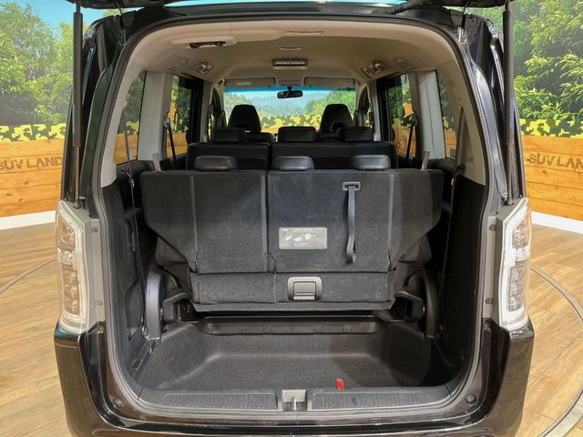 ���i�̂���������ʋ΁A���}���ɏ\���ȉ׎��X�y�[�X���m�ۂ��Ă���܂��B�Z�J���h�V�[�g��|���ƁA�傫�ȉו��̐ύڂ��\�ł���