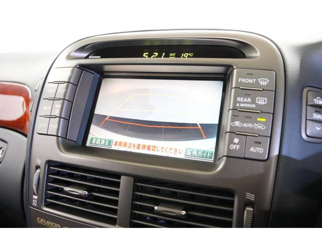 �傫�ȃ{�f�B�ł���Ȃ���A�s�������������Ȃ����i���ƁA���Ȃ₩�ɘH�ʂ����Ȃ���薡�́A�������ړ��ł����^���𔭊����܂��B�h���C�o�[�͖��������邱�ƂȂ��h���C�u�����y���݂��������܂�