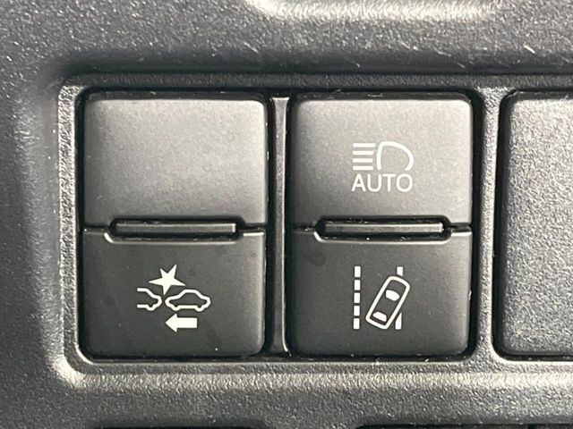 �y�Փˌy���V�X�e���z���s���ɑO���̎ԗ�����F�����A�Փ˂������Ȏ��͌x��ƃu���[�L�ŏՓˉ���Ɣ�Q�y�����A�V�X�g�B�����S�Ƀh���C�u�����y���݂��������܂��B