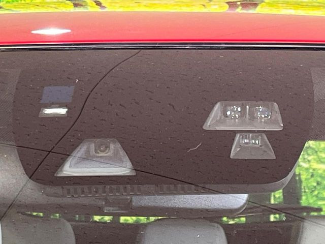 �y�X�}�[�g�u���[�L�T�|�[�g�z���s���ɑO���̎ԗ�����F�����A�Փ˂������Ȏ��͌x��ƃu���[�L�ŏՓˉ���Ɣ�Q�y�����A�V�X�g�B�����S�Ƀh���C�u�����y���݂��������܂��B