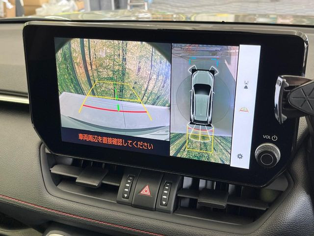 【パノラミックビューモニター】専用のカメラにより、上から見下ろしたような視点で360度クルマの周囲を確認することができます☆死角部分も確認しやすく、狭い場所での切り返しや駐車もスムーズに行えます。