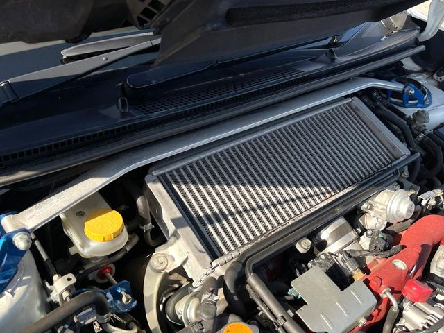 【タワーバー】お車の剛性を高めるタワーバーを装備。よりスムーズなコーナリング走行が可能となり、走りも楽しめます。