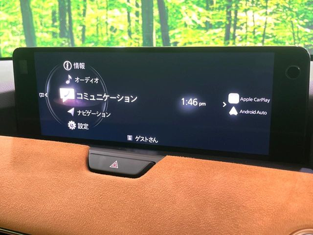 【マツダコネクト】車内の雰囲気にマッチした一体型タイプのディスプレイ。各種車輌設定やBluetooth再生等、様々な機能が楽しめます。専用SDカードのご購入で、ナビ機能も使用出来ます。