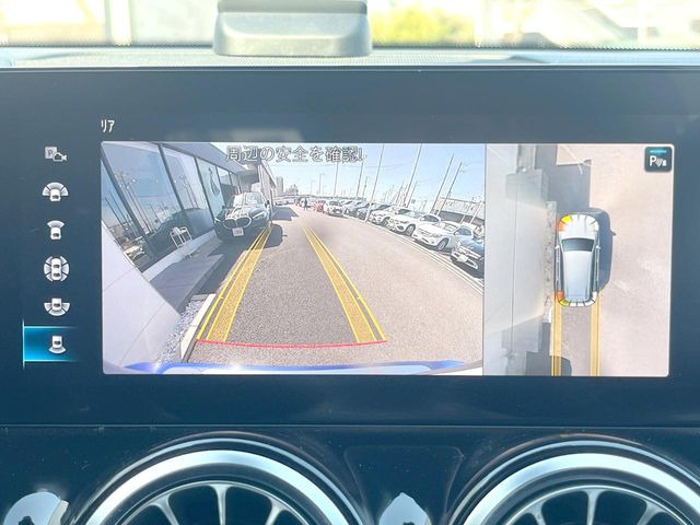 ���p�m���~�b�N�r���[���j�^�[:��p�̃J�����ɂ��A�ォ�猩���낵���悤�Ȏ��_��360�x�N���}�̎��͂��m�F���邱�Ƃ��ł��܂������p�������m�F���₷���A�����ꏊ�ł̐؂�Ԃ��⒓�Ԃ��X���[�Y�ɍs���܂��B