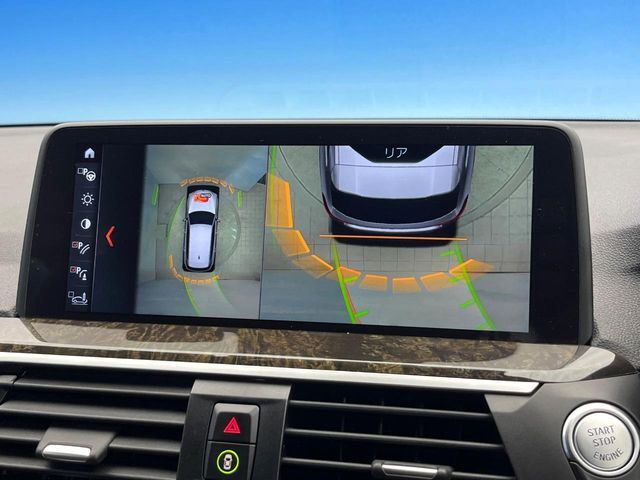 ���p�m���~�b�N�r���[���j�^�[:��p�̃J�����ɂ��A�ォ�猩���낵���悤�Ȏ��_��360�x�N���}�̎��͂��m�F���邱�Ƃ��ł��܂������p�������m�F���₷���A�����ꏊ�ł̐؂�Ԃ��⒓�Ԃ��X���[�Y�ɍs���܂��B