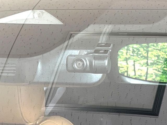 【ドライブレコーダー】ドライブレコーダー装備!走行中はもちろん、あおり運転や事故に遭遇した際、映像で記録し、万一のリスクに備えます。※記録用SDカードはお客様ご自身でご準備いただく必要があります。