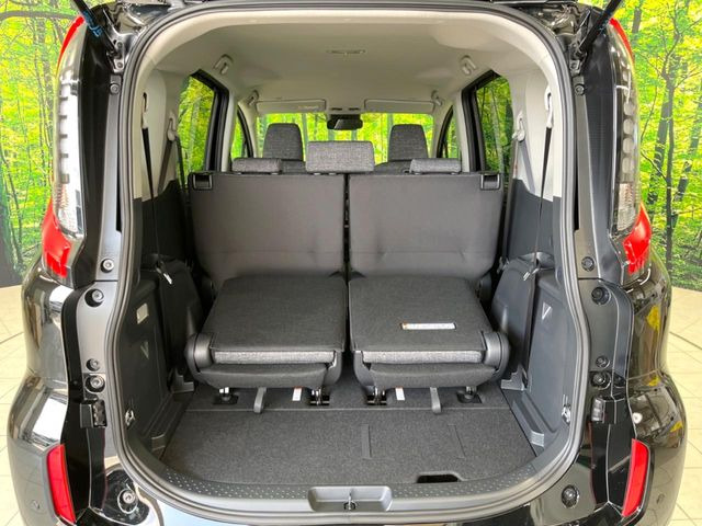 ���i�̂���������ʋ΁A���}���ɏ\���ȉ׎��X�y�[�X���m�ۂ��Ă���܂��B�Z�J���h�V�[�g��|���ƁA�傫�ȉו��̐ύڂ��\�ł���