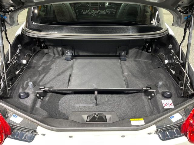 ���i�̂���������ʋ΁A���}���ɏ\���ȉ׎��X�y�[�X���m�ۂ��Ă���܂��B