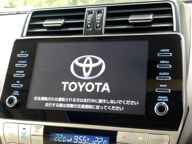 【メーカー純正ナビ】インテリアに溶け込むスタイリッシュな「専用設計」メーカーナビを装備♪視認性や操作性など基本性能にも優れ、より上質なカーライフをお楽しみいただけます。