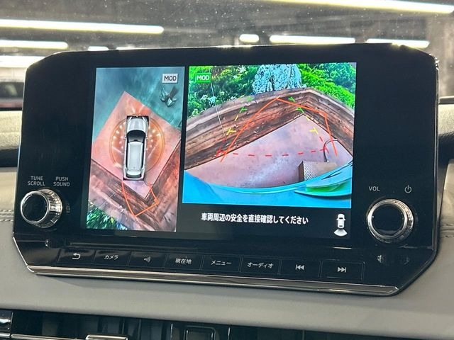 【マルチアラウンドモニター】専用のカメラにより、上から見下ろしたような視点で360度クルマの周囲を確認することができます☆死角部分も確認しやすく、狭い場所での切り返しや駐車もスムーズに行えます。