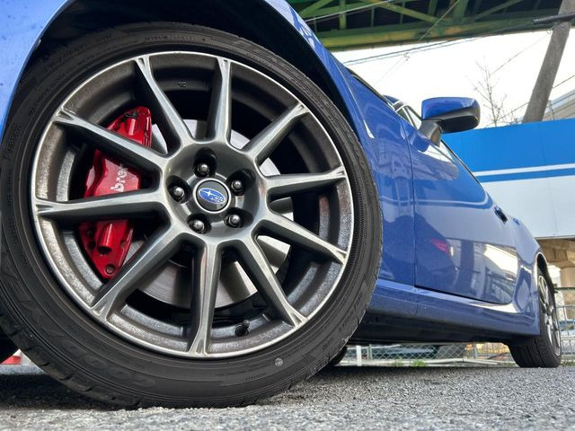 �y����17�C���`�A���~�z�C�[���z�O�ςɃ}�b�`���������A���~�z�C�[���𑕒����Ă���܂��B�e��ЊO�A���~�z�C�[����A�X�^�b�h���X�^�C�����戵�����Ă���܂��B���񂲑��k����������