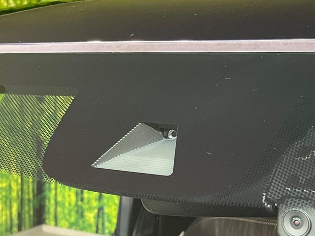 �y�z���_�Z���V���O�z���s���ɑO���̎ԗ�����F�����A�Փ˂������Ȏ��͌x��ƃu���[�L�ŏՓˉ���Ɣ�Q�y�����A�V�X�g�B�����S�Ƀh���C�u�����y���݂��������܂��B