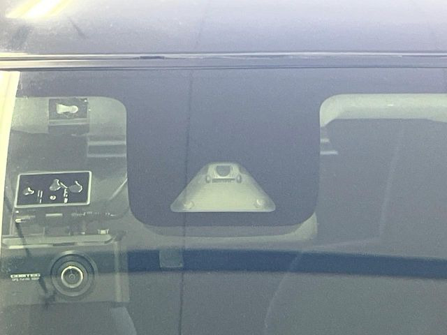 �y�g���^�Z�[�t�e�B�Z���X�z���s���ɑO���̎ԗ�����F�����A�Փ˂������Ȏ��͌x��ƃu���[�L�ŏՓˉ���Ɣ�Q�y�����A�V�X�g�B�����S�Ƀh���C�u�����y���݂��������܂��B