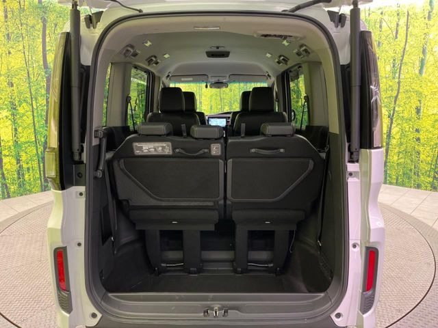 ���i�̂���������ʋ΁A���}���ɏ\���ȉ׎��X�y�[�X���m�ۂ��Ă���܂��B�Z�J���h�V�[�g��|���ƁA�傫�ȉו��̐ύڂ��\�ł���