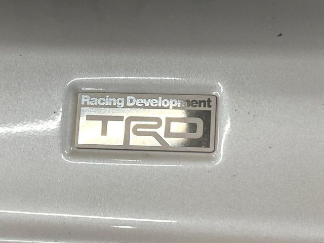 【TRDエアロ】人気のTRDエアロを装備!クルマの外観がよりスタイリッシュになり、街中で存在感あふれる1台に♪将来買い替える時にもリセールに影響しやすく、価値ある人気の装備です!