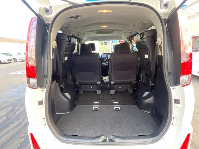 ���i�̂���������ʋ΁A���}���ɏ\���ȉ׎��X�y�[�X���m�ۂ��Ă���܂��B�Z�J���h�V�[�g��|���ƁA�傫�ȉו��̐ύڂ��\�ł���