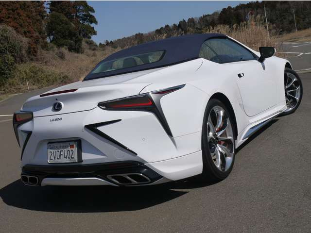 ���f���X�^�t���G�A��