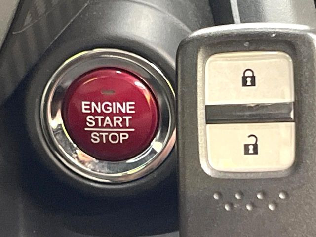 �yHonda�X�}�[�g�L�[�z�J�o����|�P�b�g�ɓ��ꂽ�܂܂ł��h�A�̎{���E�������\�ȃX�}�[�g�L�[�𑕔��B�G���W���̃I���E�I�t�����J�M�����o���K�v����������Ƃ��Ă��֗��ł���